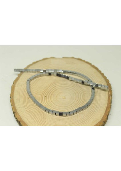 Çeyrek Dizi (9cm Uzunluğundadır!) Hematit Taşı Küp Şekilli 4mm Çeyrek Dizi (24445) fırsatları