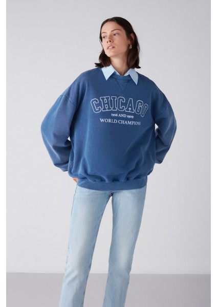 Amelıa Kadın Yumuşacık Içi Polarlı Örme Parça Baskılı Şehir Temalı Oversize Mavi Sweatshirt