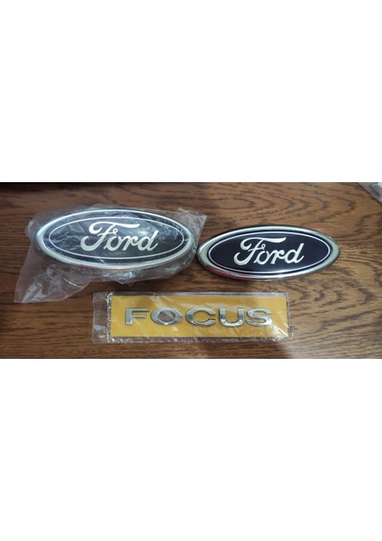 Focus C-Max Ön + Arka Bagaj Arması Logo ve Focus Yazı 2004 - 2011 Modeller Arası Uyumlu Krom Kaplama