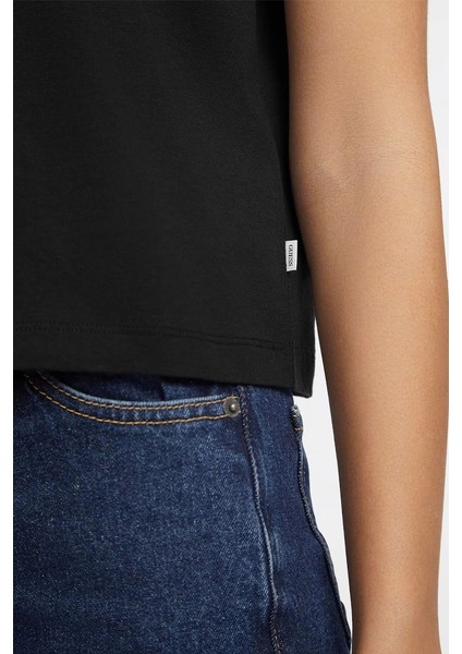 Kadın Boxy Mini Üçgen Logolu T-Shirt indirimleri