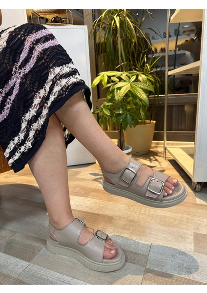 Lori Siyah Renk Deri Iki Tokalı Kadın Sandalet