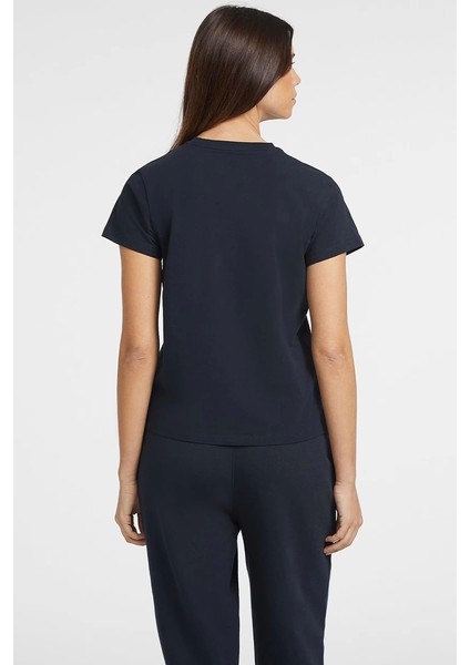 Kadın Classic Mini Üçgen Logolu T-Shirt fırsatları