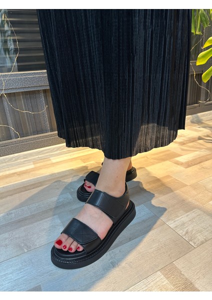 Laura Siyah Deri Cırt Cırtlı Kadın Sandalet fırsatları