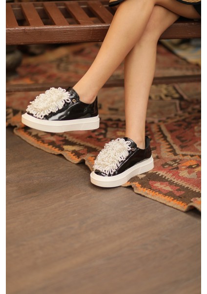 Rugan Siyah Cam Inci Detaylı Casual Sneakers