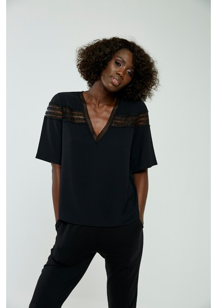 Dantelli Siyah Gömlek indirimleri