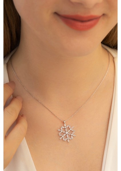 Kadın Gümüş Kolye - Kadın Baget Taşlı Kar Tanesi Gümüş Kolye
