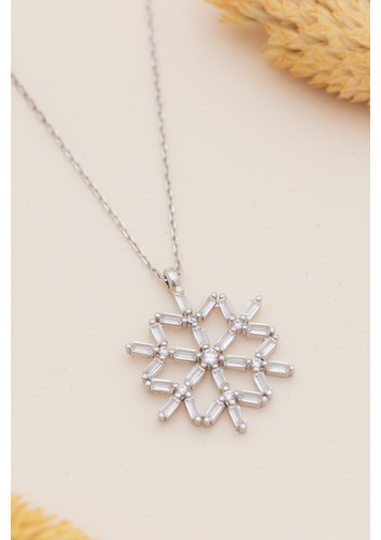 Kadın Gümüş Kolye - Kadın Baget Taşlı Kar Tanesi Gümüş Kolye modelleri