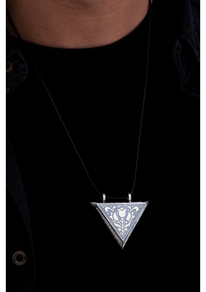 Orta Boy Lale Modeli Gümüş Muska Cevşen Haznesi fiyatları