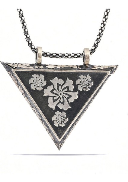 925 Ayar Gümüş Üçgen Içi Açılabilen Çiçek Muskalık Kolye