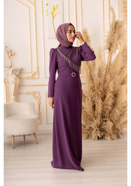 Göğüs Kısmı Taş ve Zincir Detaylı Krep Tesettür Abite (K1090) modelleri