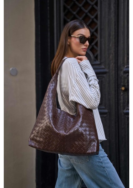 Kahverengi Kadın Örgü Desenli Bottega Deri Omuz Çantası
