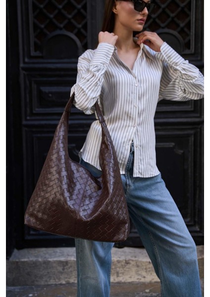 Kahverengi Kadın Örgü Desenli Bottega Deri Omuz Çantası modelleri