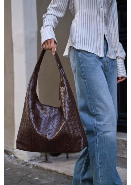 Kahverengi Kadın Örgü Desenli Bottega Deri Omuz Çantası fırsatları