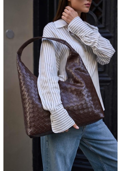 Kahverengi Kadın Örgü Desenli Bottega Deri Omuz Çantası indirimleri