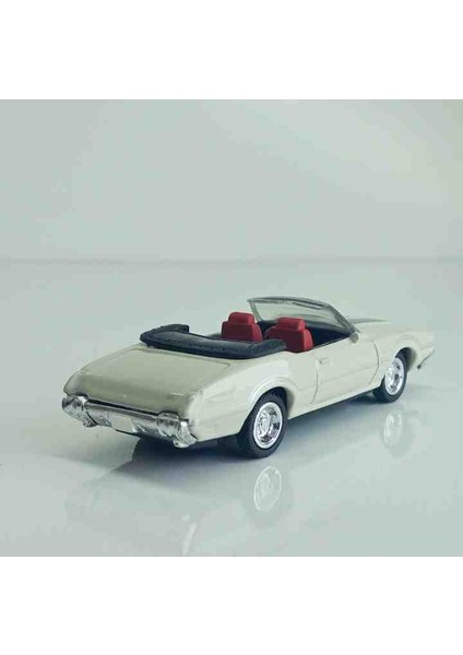 1:43 Oldsmobile 442 W-30 Metal Model fırsatları