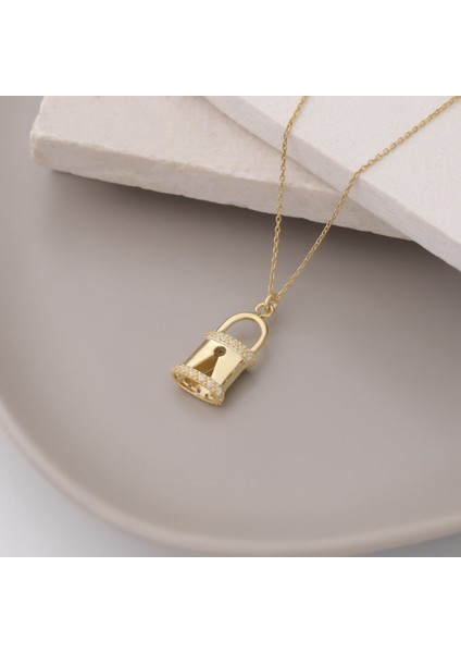 925 Ayar Gümüş Swarovski Taşlı Kilit Temalı Kolye fiyatları