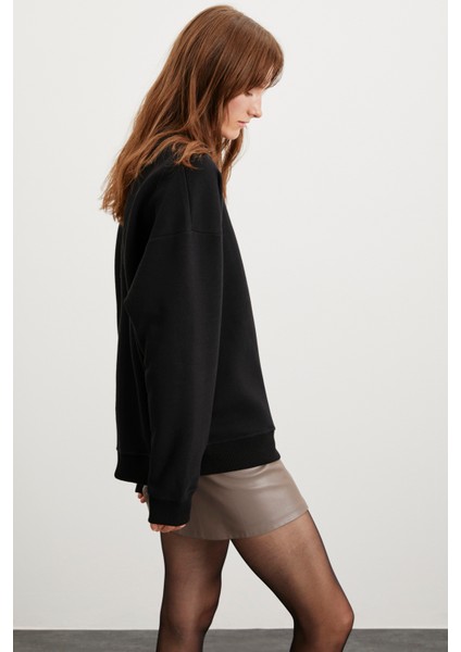 Allys Kadın Bisiklet Yaka Oversize Basic Siyah Sweatshirt
