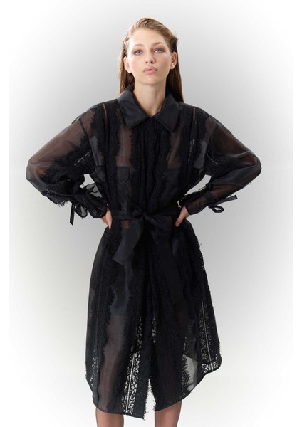 Çiçek Detaylı Önden Düğmeli Beli Kuşaklı Organze Pardesü Siyah K2518301_001 modelleri