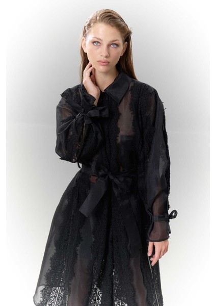 Çiçek Detaylı Önden Düğmeli Beli Kuşaklı Organze Pardesü Siyah K2518301_001 fırsatları