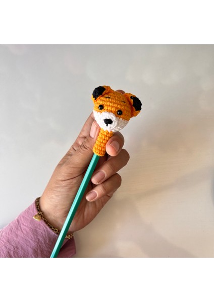 Amigurumi Örgü Tilki Kalem Arkası