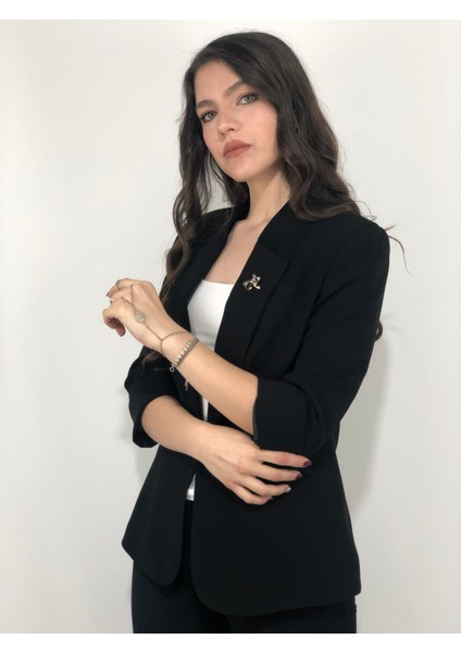 Kadın Broş Detaylı Truvakar Kol Blazer Ceket