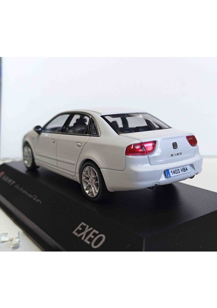 Scale 1:43 Seat Exeo Candy White