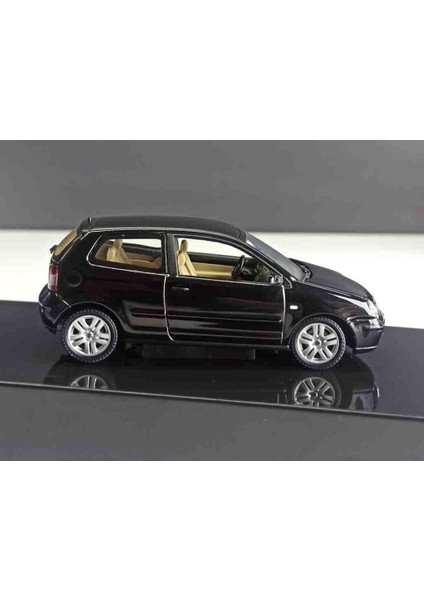 1:43 2001 Volkswagen Polo Black Unı