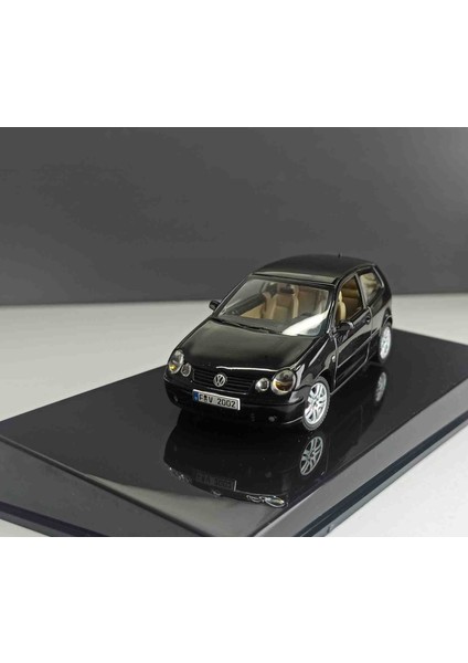 1:43 2001 Volkswagen Polo Black Unı