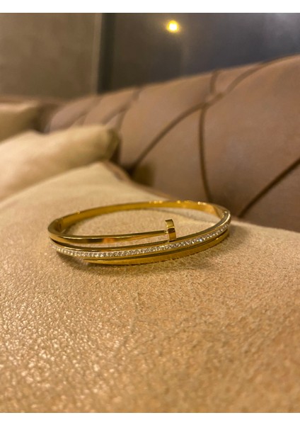 Gold Çivi Model Taşlı Kelepçe Bileklik