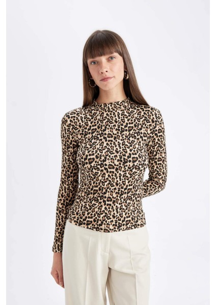 Slim Fit Dar Kesim Yarım Balıkçı Yaka Leopar Desenli Uzun Kollu Tişört D4983AX24AU fırsatları