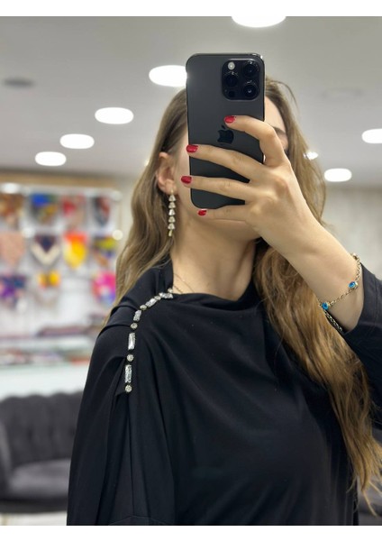 - Yakası Bluzan Detaylı Ikili Takım