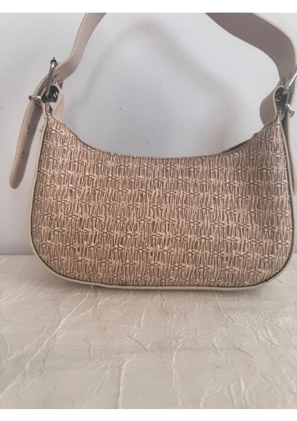 Hasır Baskılı Makaralı Toka Detaylı Kadın El ve Omuz Baget Çanta modelleri