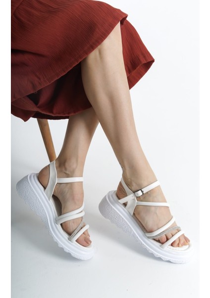 Shoes Beyaz Taşlı Tokalı Sandalet