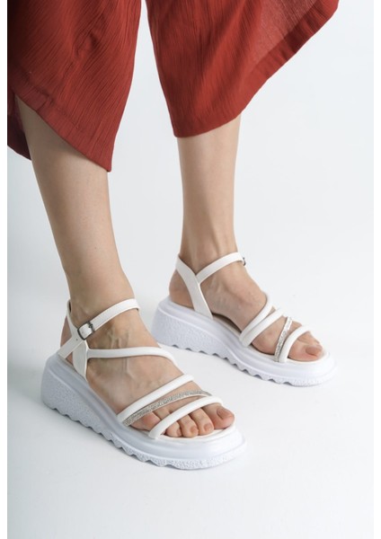 Shoes Beyaz Taşlı Tokalı Sandalet