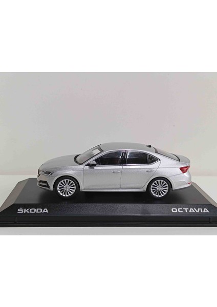 1:43 Skoda Octavia Silver modelleri