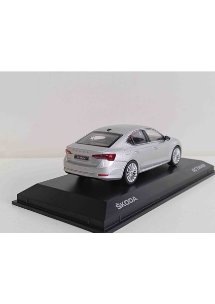 1:43 Skoda Octavia Silver fırsatları