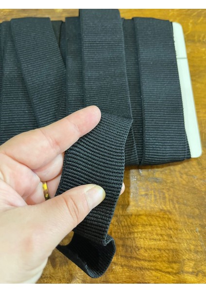 En 4 cm Siyah Kalın Lastikli Şerit Arma Dikiş Aplike 1 Metre fiyatları