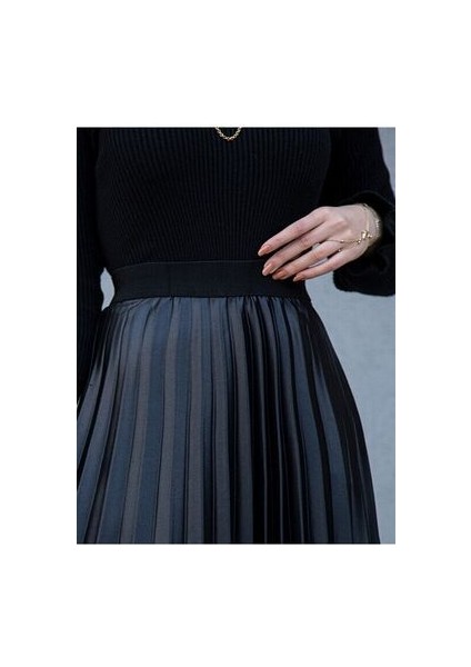 Kadın Siyah Deri Görünümlü Piliseli Uzun Etek fiyatları