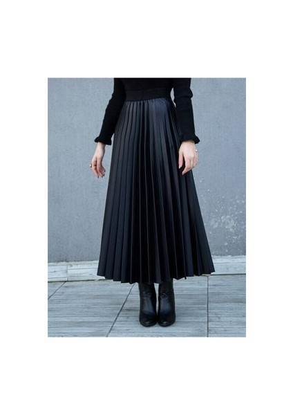 Kadın Siyah Deri Görünümlü Piliseli Uzun Etek modelleri