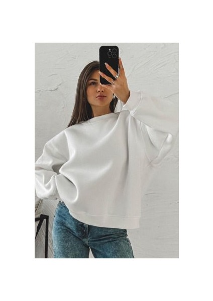 Ob Kadın Beyaz Uzun Kollu Sweatshirt Bisiklet Yaka Oversize Basic