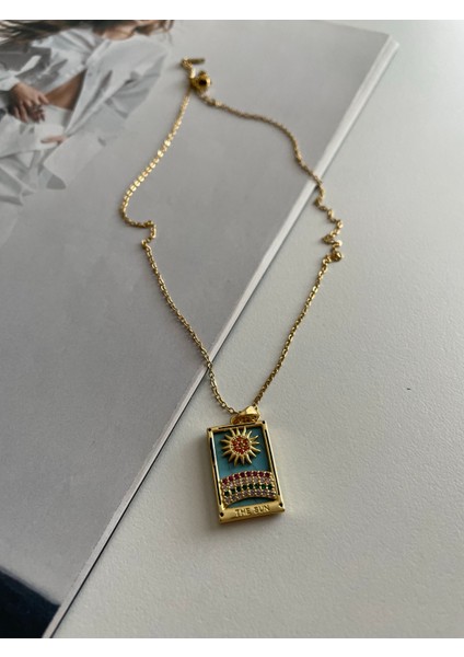 Renkli Taşlı Güneş Model Gold Tarot Çelik Kolye