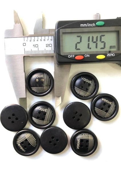 21,5 mm Siyah-Bej Polyster Düğme (15 Adet) modelleri