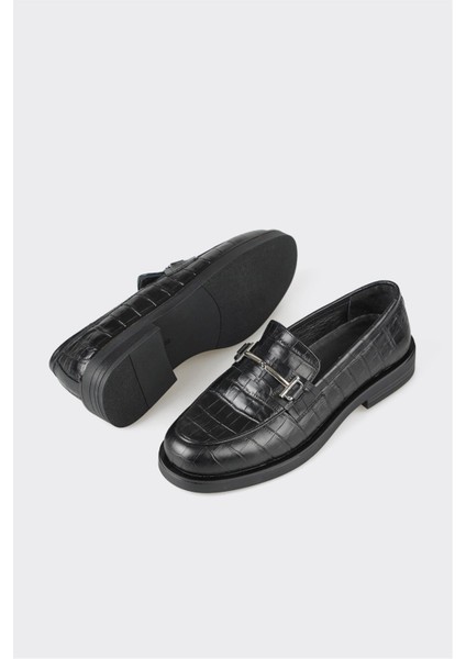 Siyah Deri Kadın Loafer Ayakkabı Kauçuk Tabanlı Günlük Kullanım İçin Şık Tasarım modelleri