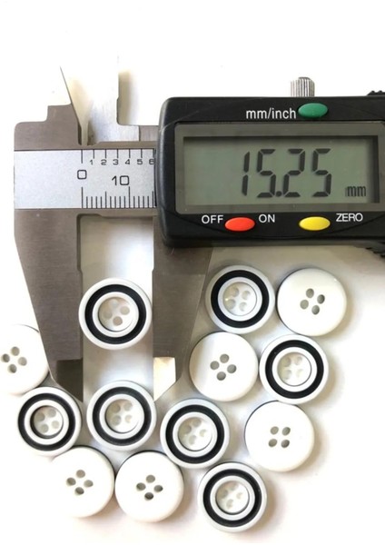 15 mm Siyah-Beyaz Polyester Düğme (25 Adet) modelleri