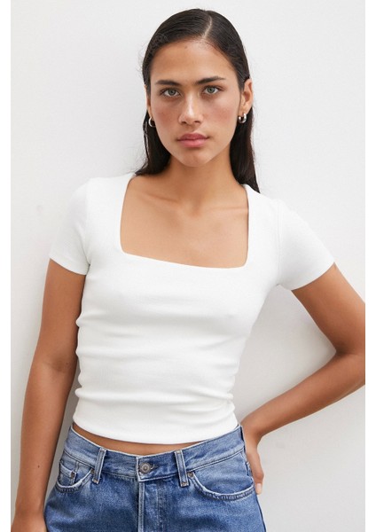 Kare Yaka T-Shirt Beyaz