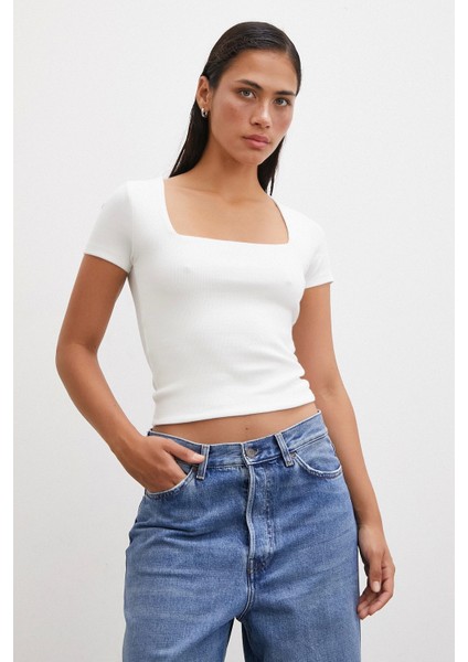 Kare Yaka T-Shirt Beyaz modelleri