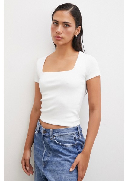 Kare Yaka T-Shirt Beyaz fırsatları