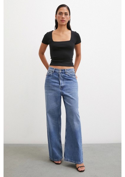 Kare Yaka T-Shirt Siyah fiyatları