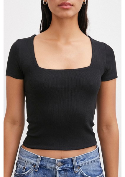 Kare Yaka T-Shirt Siyah fırsatları