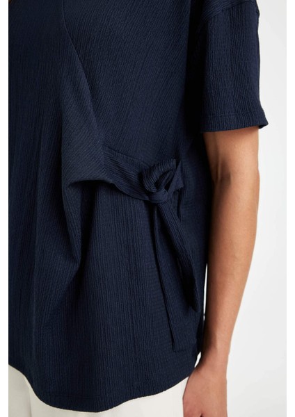 Relax Fit Bisiklet Yaka Bağlamalı Bürümcük Kısa Kollu Tişört D5446AX24AU indirimleri